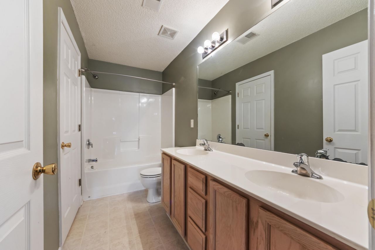 8038 Shadow Oak Drive Photo 18