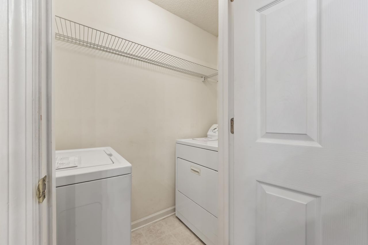 8038 Shadow Oak Drive Photo 19