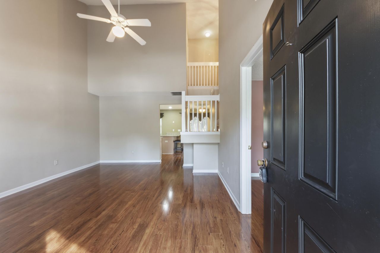 8038 Shadow Oak Drive Photo 4