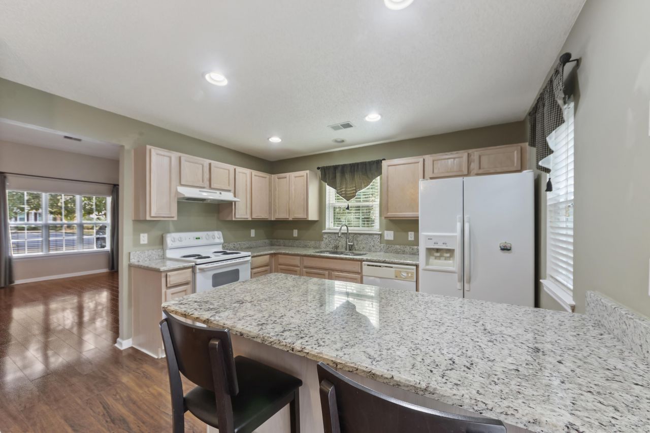 8038 Shadow Oak Drive Photo 5