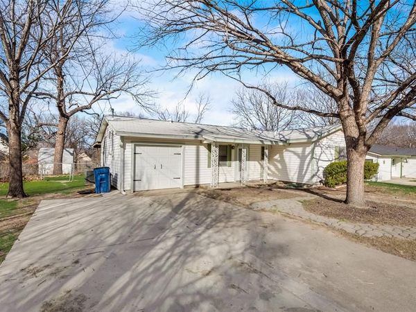 336 Shoreline Drive, Azle, TX 76020