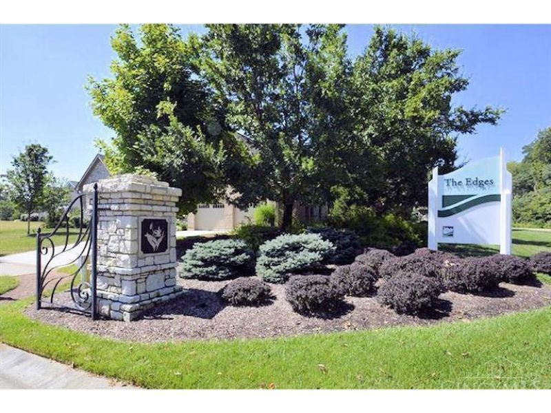 343 Ashley Lane, Unit 16, Wyoming, OH 45215 Photo 2