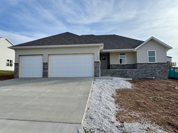 2600 W Pigeon Drive , Ozark, MO 65721