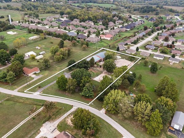 851 W Meadowview Drive, Nixa, MO 65714