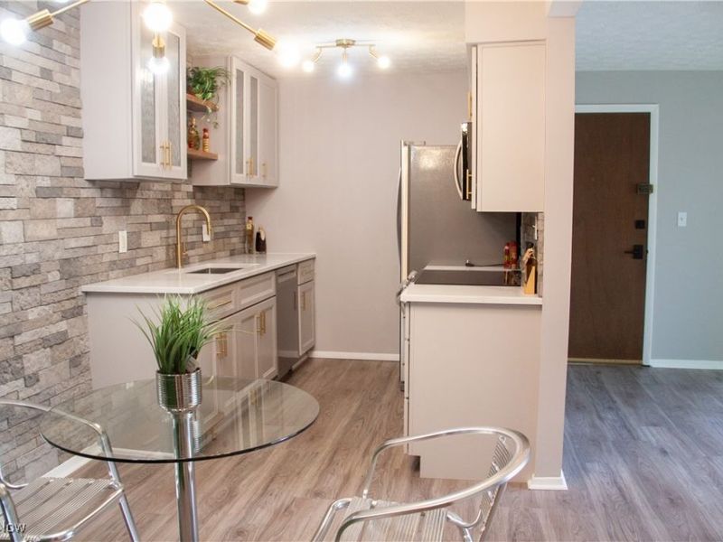 16475 Heather Lane, Unit S202, Middleburg Heights, OH 44130 Photo 4