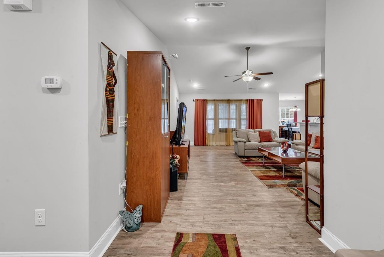 323 Borrowdale Dr. Photo 11