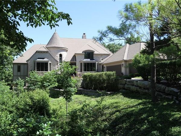 10504 S Highland Lane, Olathe, KS 66061