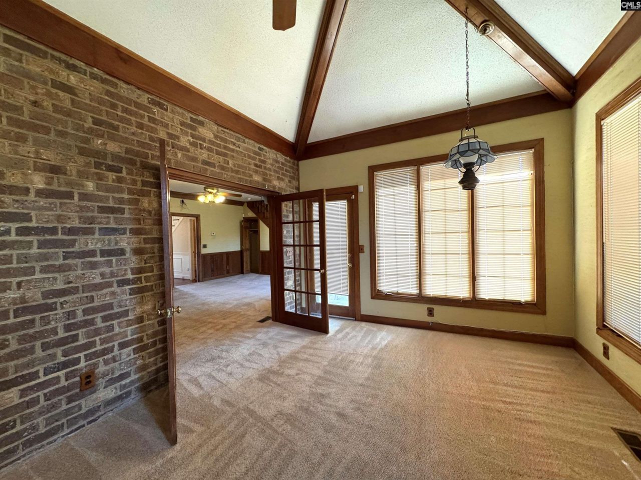 555 Willington Drive Photo 17