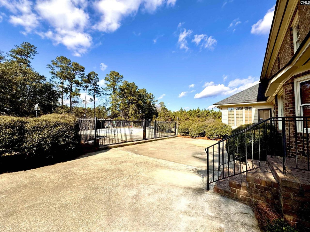 555 Willington Drive Photo 35