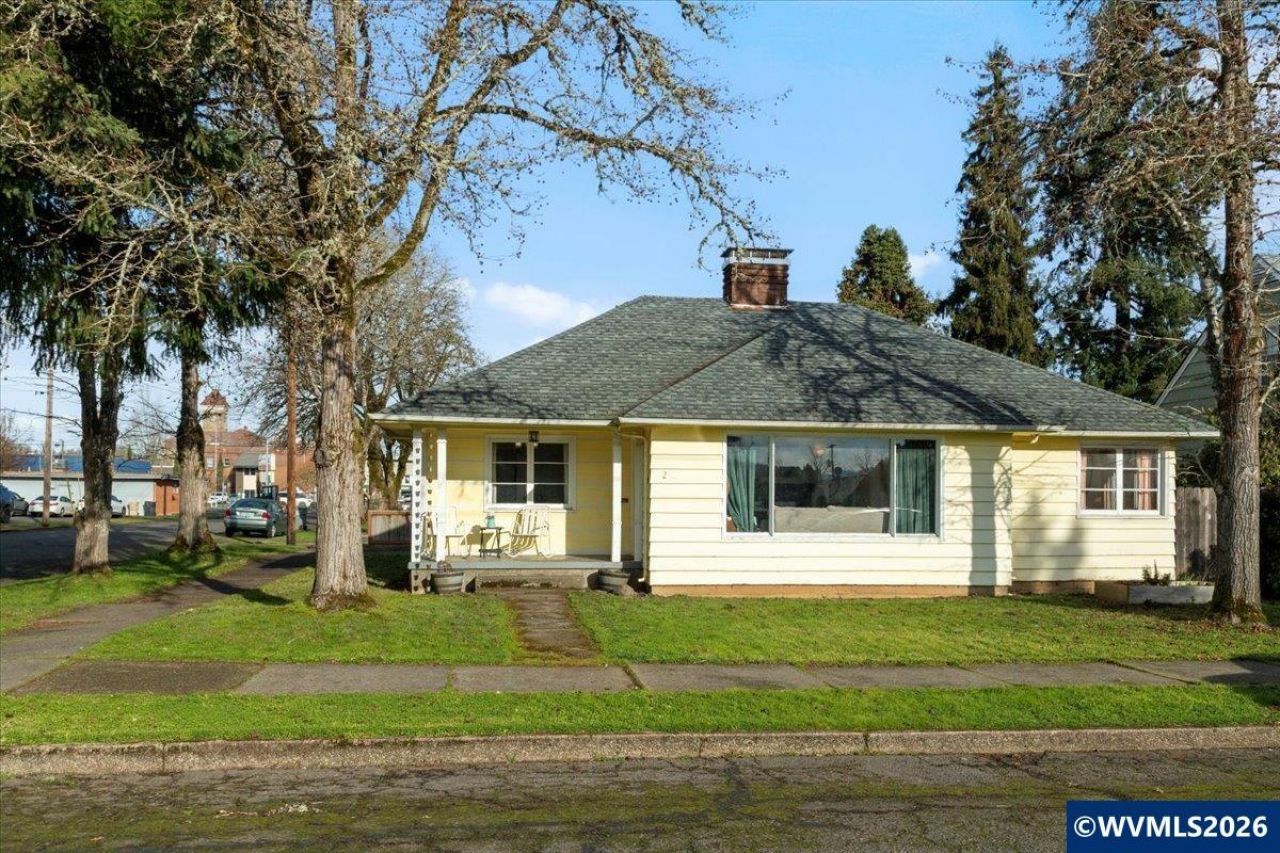 210 SE Clay St, Dallas, OR 97338 Main Photo