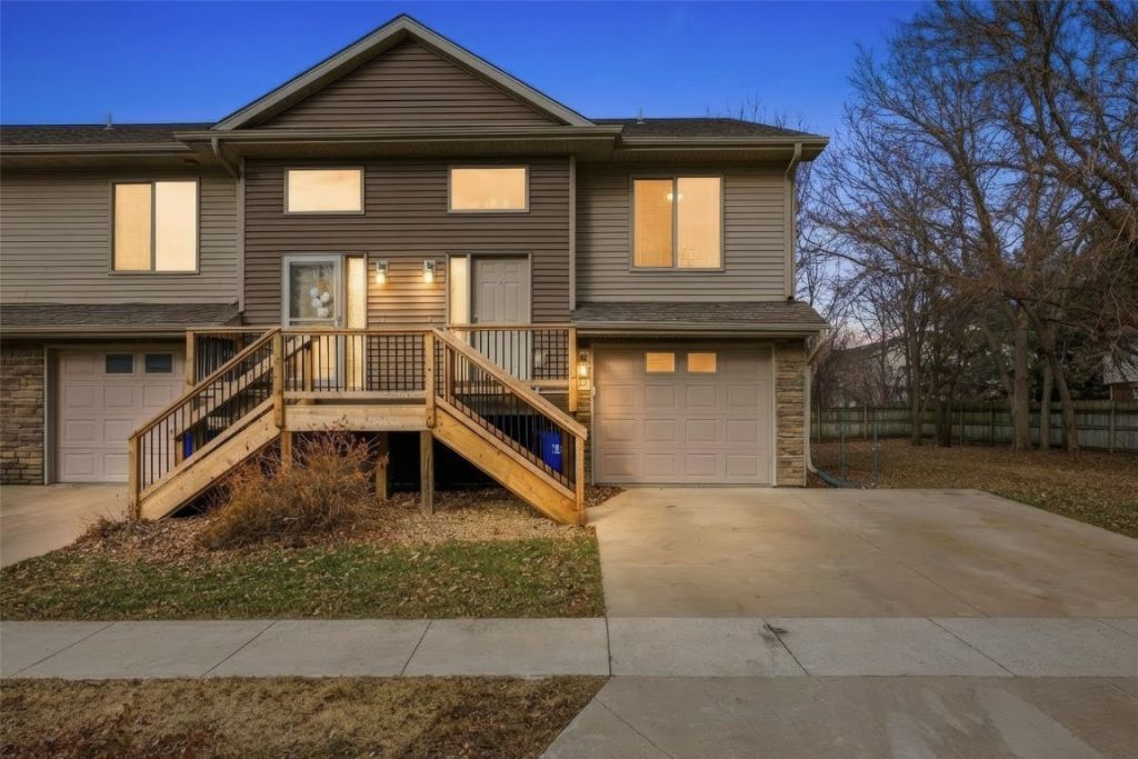 100 N Copeland Lane, North Liberty, IA 52317 Main Photo