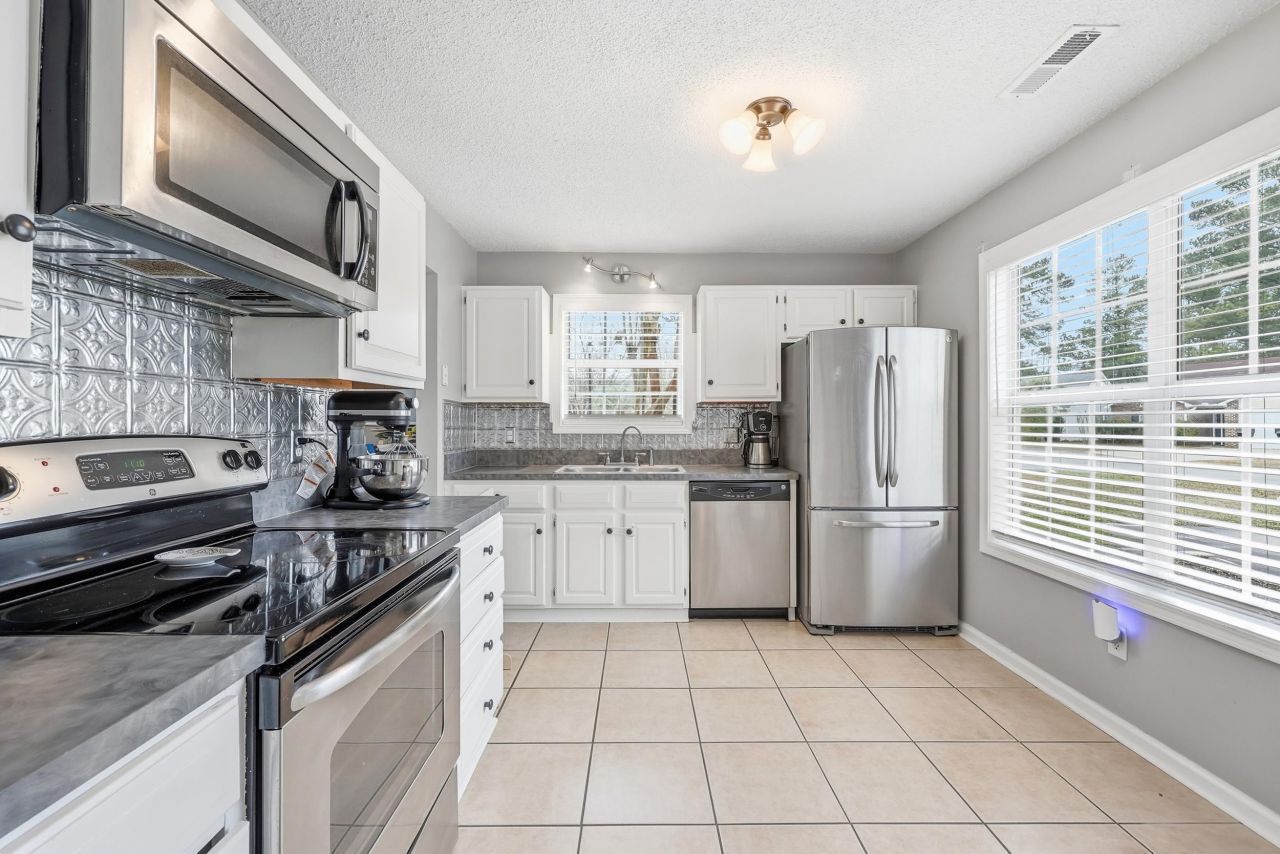 166 Cheshire Ct. Photo 10