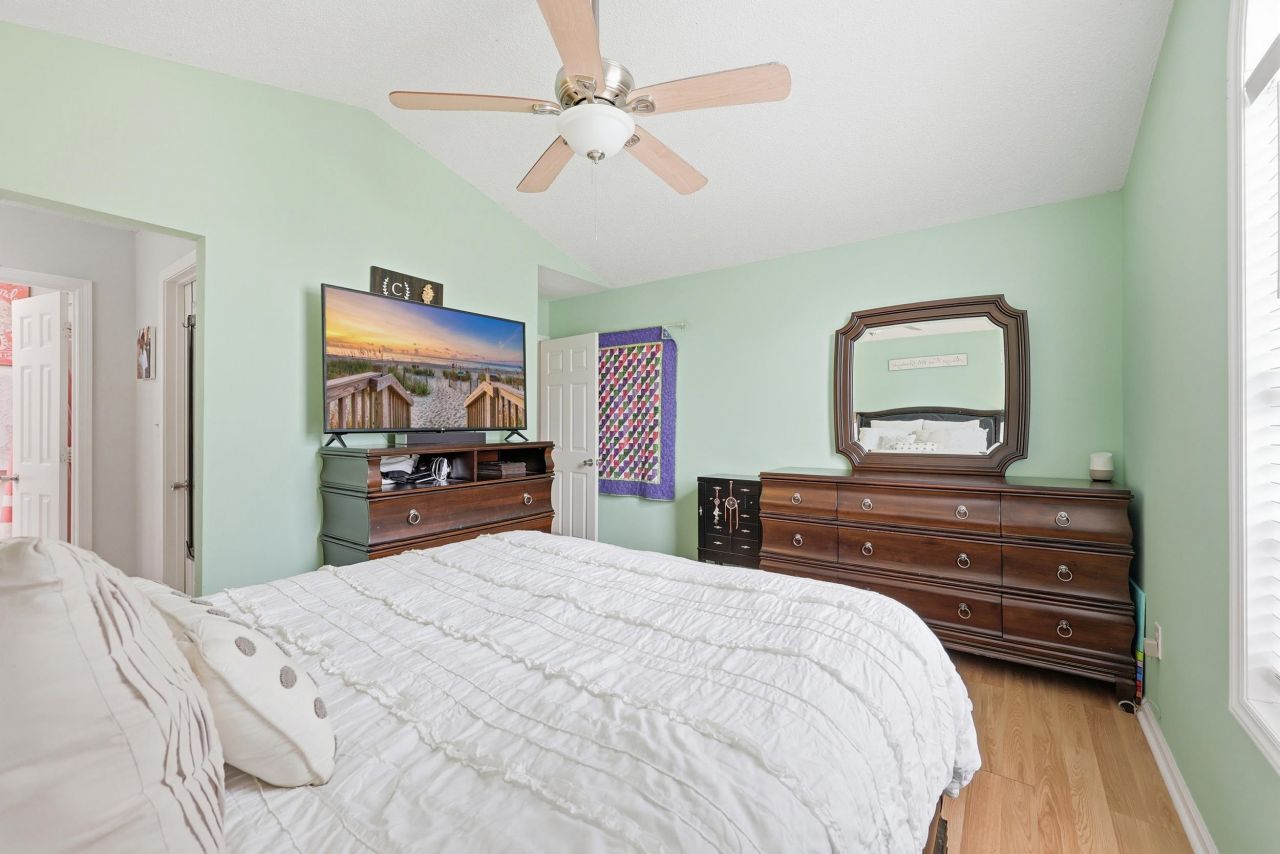 166 Cheshire Ct. Photo 18