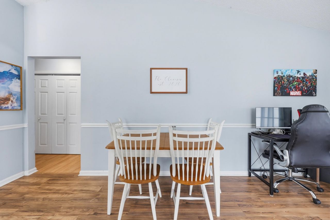 166 Cheshire Ct. Photo 6