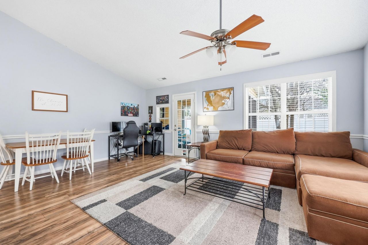 166 Cheshire Ct. Photo 9