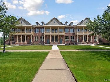431 Village Drive, Walled Lake, MI 48390