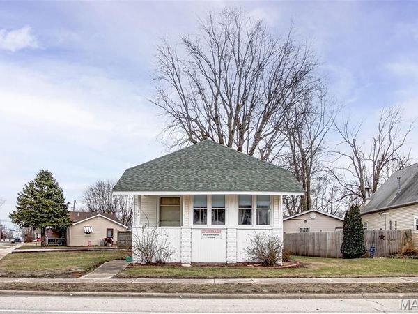 320 N State Street, Roodhouse, IL 62082
