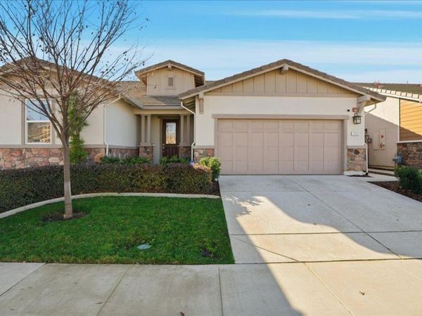 1003 Carson River Dr, Lincoln, CA 95648