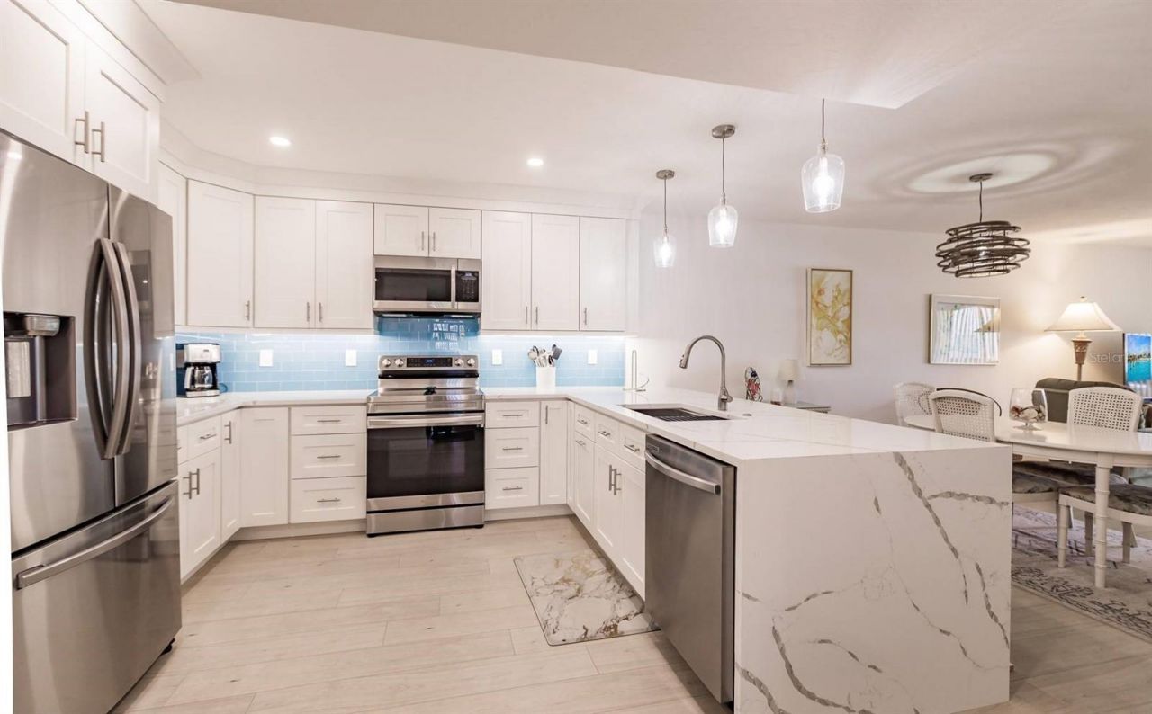 1055 W Peppertree Drive, Unit 207AA, Sarasota, FL 34242 Photo