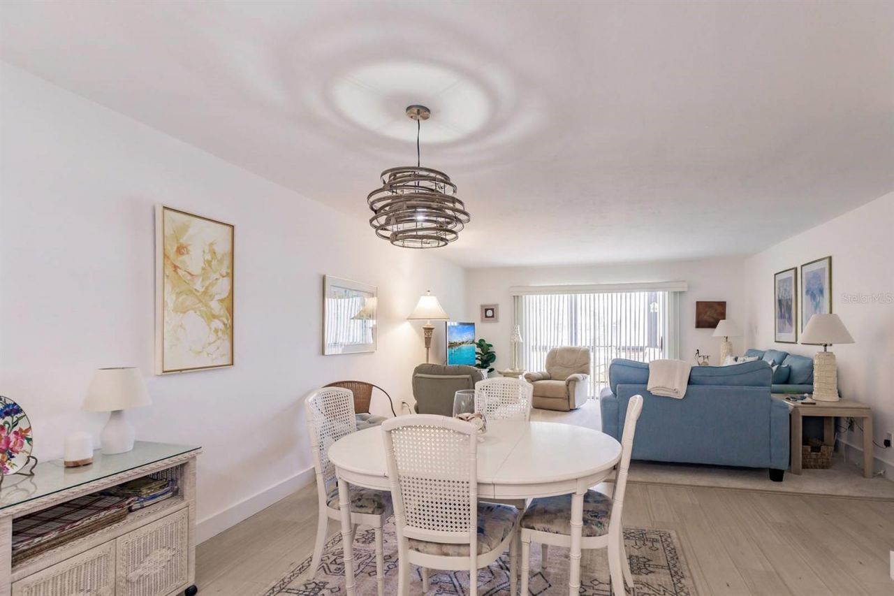 1055 W Peppertree Drive, Unit 207AA, Sarasota, FL 34242 Photo