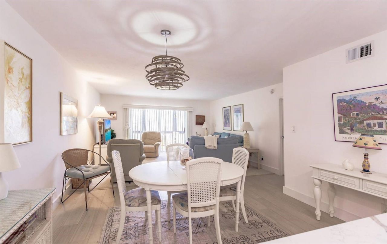 1055 W Peppertree Drive, Unit 207AA, Sarasota, FL 34242 Photo