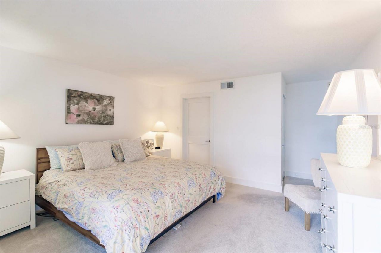 1055 W Peppertree Drive, Unit 207AA, Sarasota, FL 34242 Photo