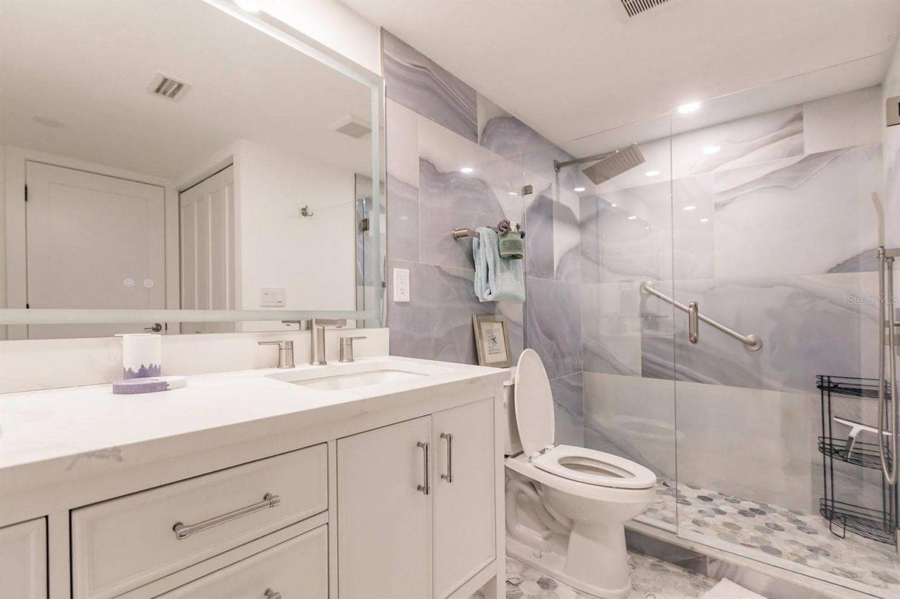 1055 W Peppertree Drive, Unit 207AA, Sarasota, FL 34242 Photo