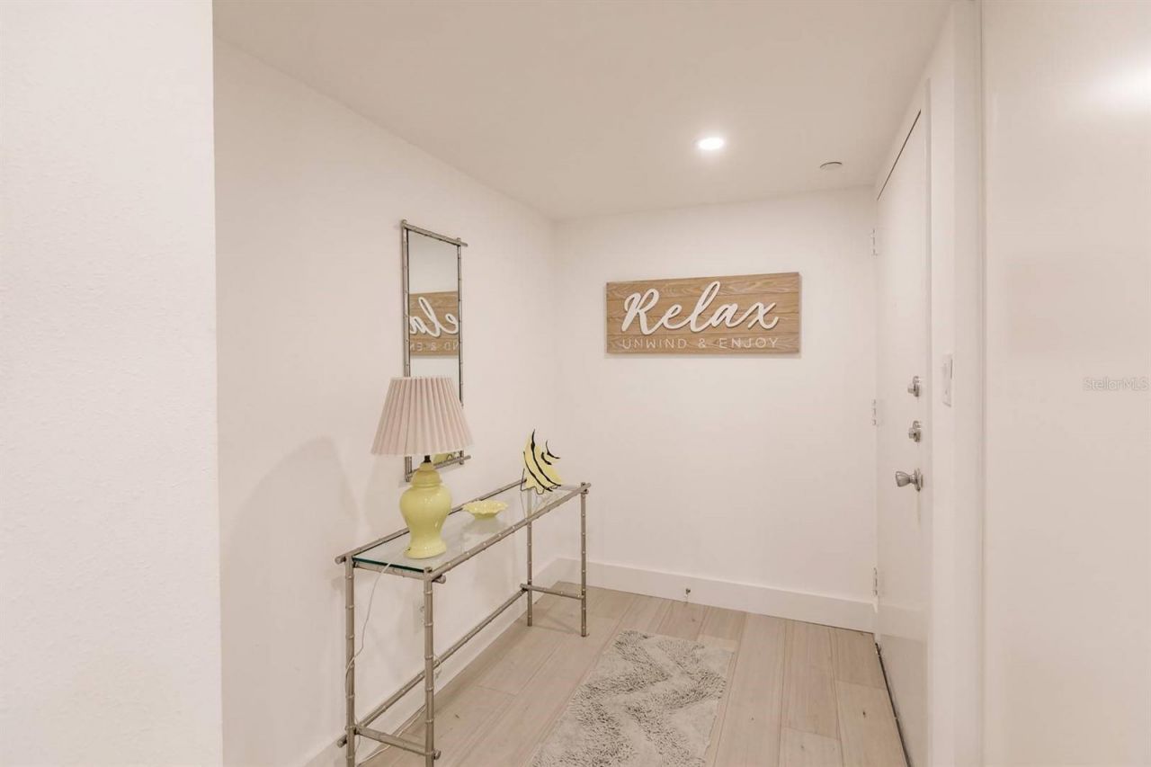 1055 W Peppertree Drive, Unit 207AA, Sarasota, FL 34242 Photo