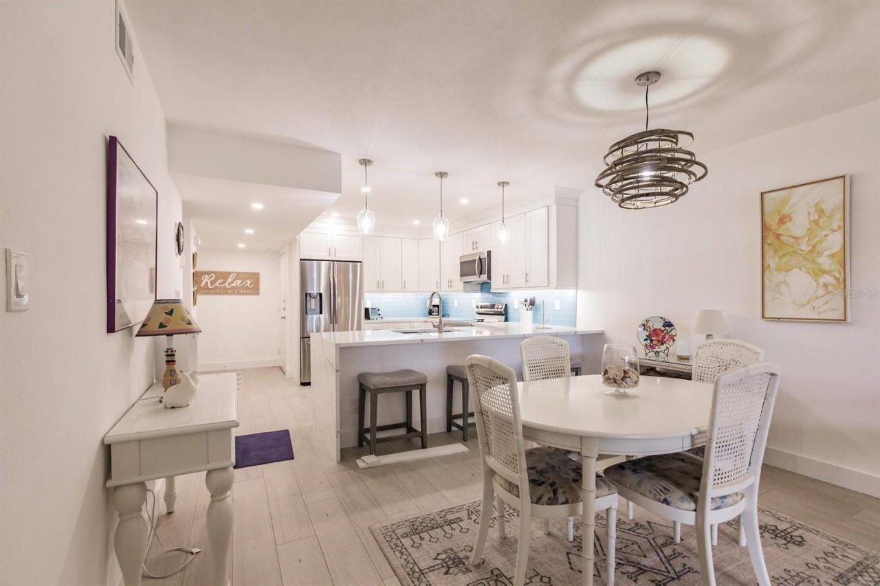 1055 W Peppertree Drive, Unit 207AA, Sarasota, FL 34242 Photo