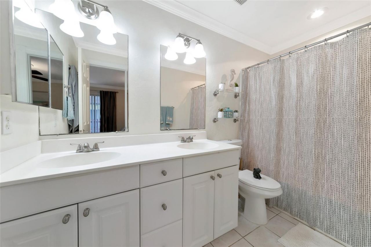 3225 Ramblewood Drive, Sarasota, FL 34237 Photo