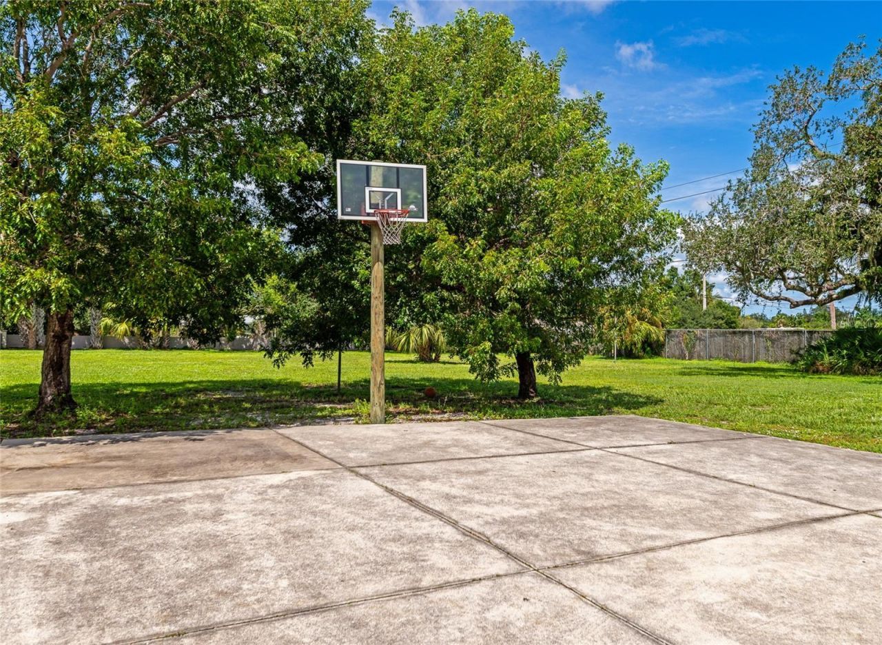 3225 Ramblewood Drive, Sarasota, FL 34237 Photo