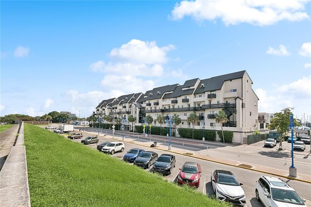 7300 LAKESHORE Drive New Orleans, LA 70124