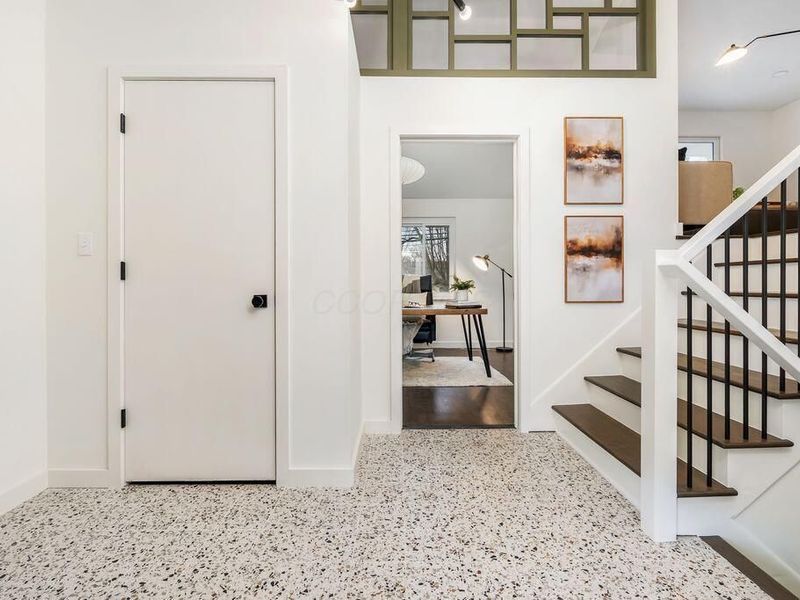 1530 Pemberton Drive, Columbus, OH 43221 Photo 4