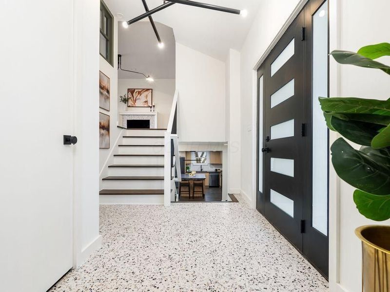 1530 Pemberton Drive, Columbus, OH 43221 Photo 5