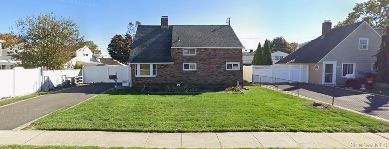 614 N Newbridge Road, Levittown, NY 11756 Main Photo