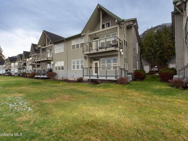 46700 Highway 200, Unit # 302, Hope, ID 83836