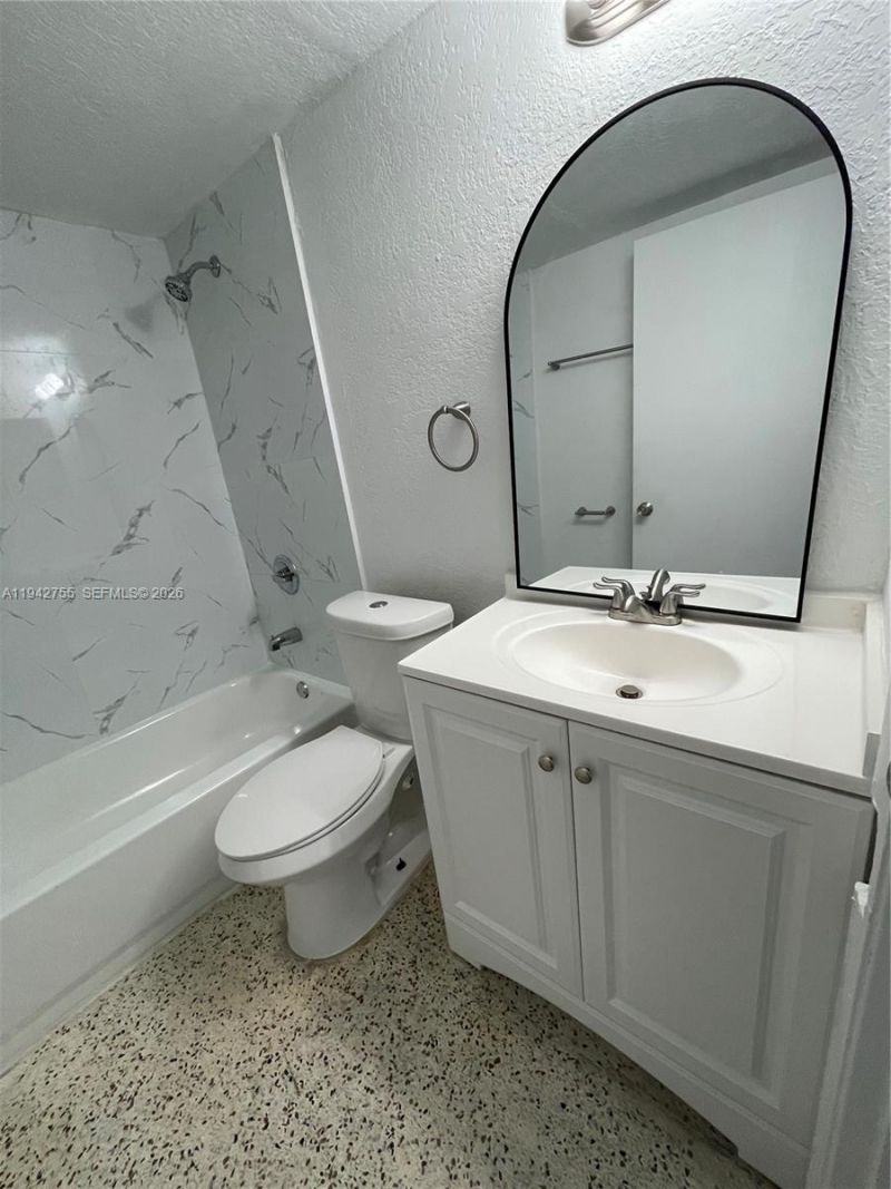 142 SW 18th Ave, Unit 19, Miami, FL 33135 Photo
