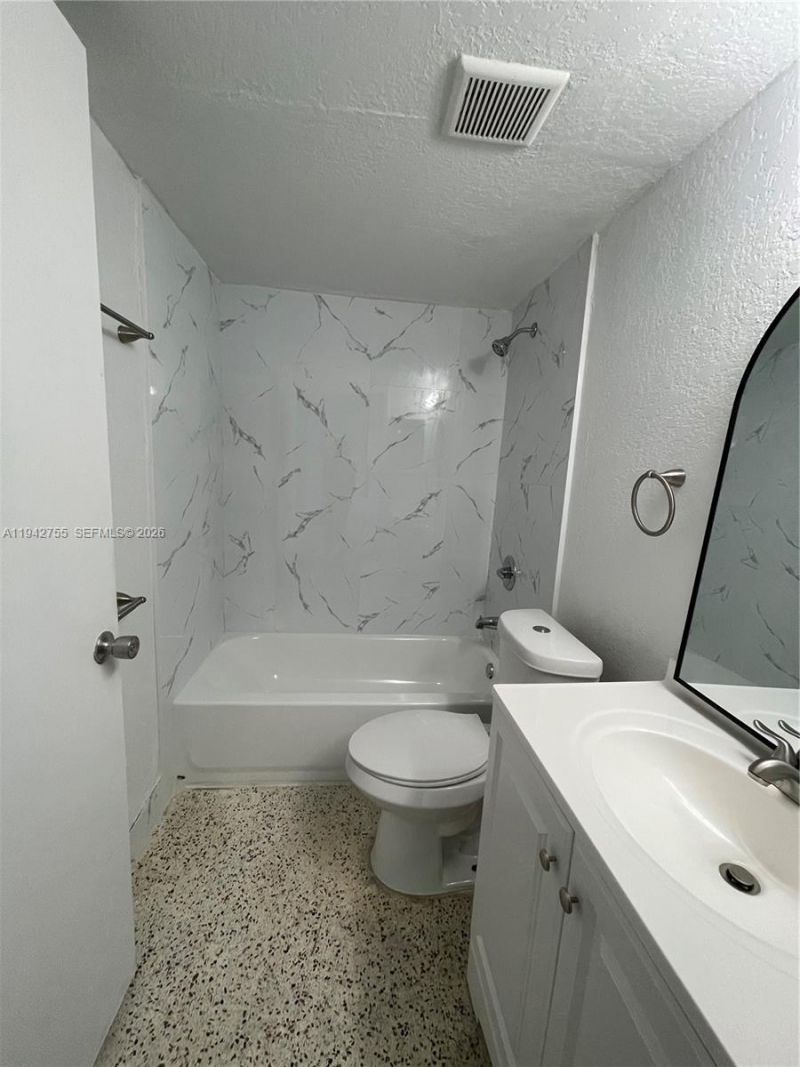 142 SW 18th Ave, Unit 19, Miami, FL 33135 Photo