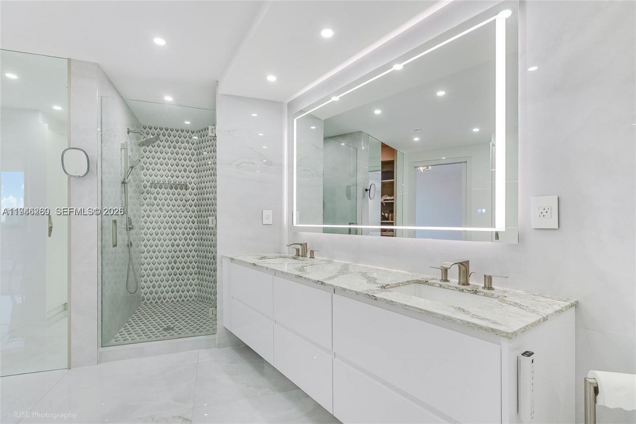 17201 Collins Ave, Unit 2409, Sunny Isles Beach, FL 33160 Photo