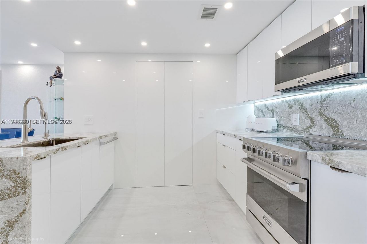 17201 Collins Ave, Unit 2409, Sunny Isles Beach, FL 33160 Photo