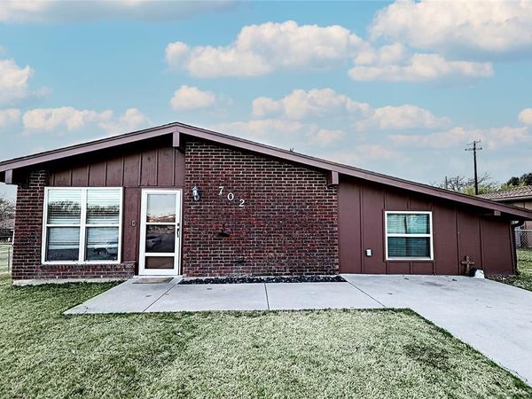 702 E Decatur Street, Bowie, TX 76230