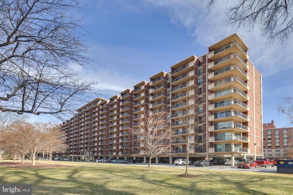 1300 Army Navy Drive, Unit 201, Arlington, VA 22202 Main Photo