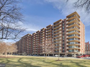 1300 ARMY NAVY DRIVE, Unit 201, ARLINGTON, VA 22202