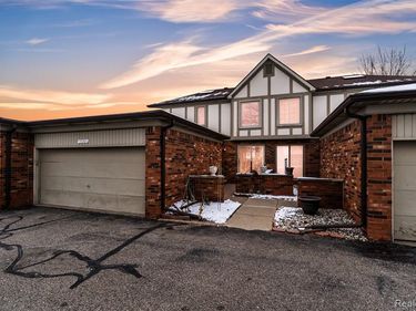 49285 Ashley Court, Utica, MI 48315