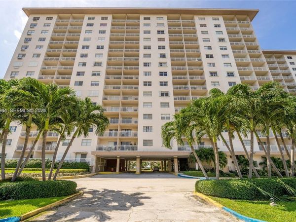 400 Kings Point Dr, Unit 1517, Sunny Isles Beach, FL 33160