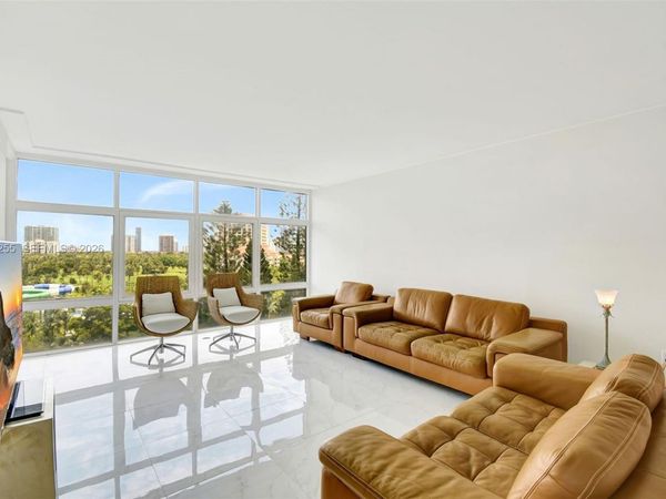 20100 W Country Club Dr, Unit 1005, Aventura, FL 33180