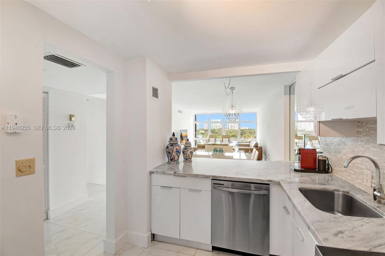 20100 W Country Club Dr, Unit 1005, Aventura, FL 33180 Photo