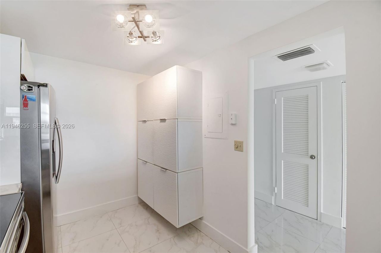 20100 W Country Club Dr, Unit 1005, Aventura, FL 33180 Photo