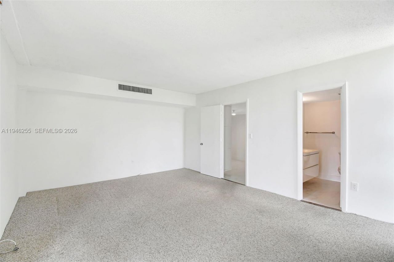 20100 W Country Club Dr, Unit 1005, Aventura, FL 33180 Photo