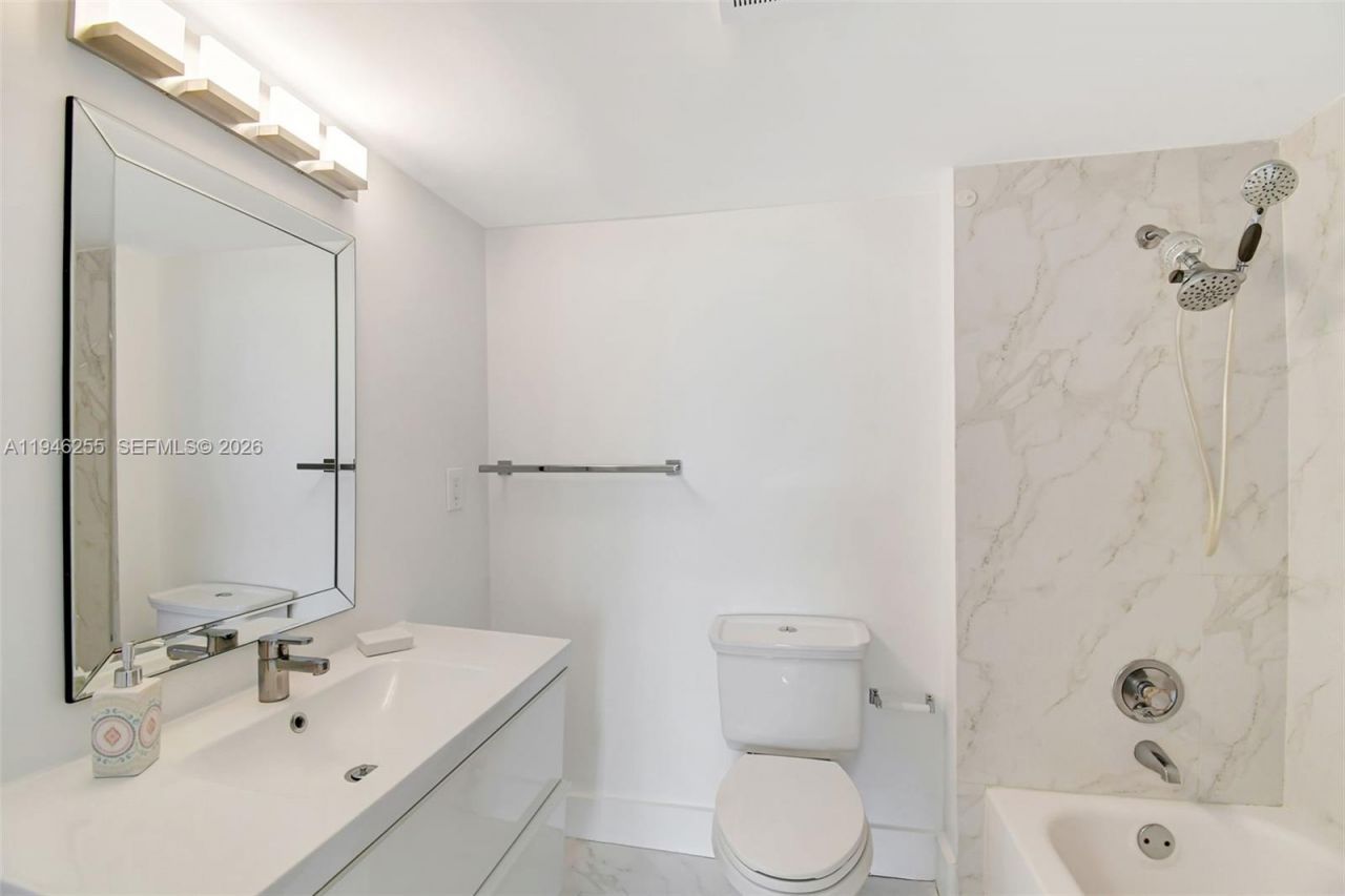 20100 W Country Club Dr, Unit 1005, Aventura, FL 33180 Photo